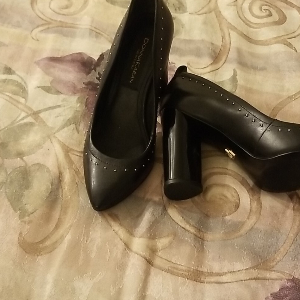 Donna Karan Size 6 shoe